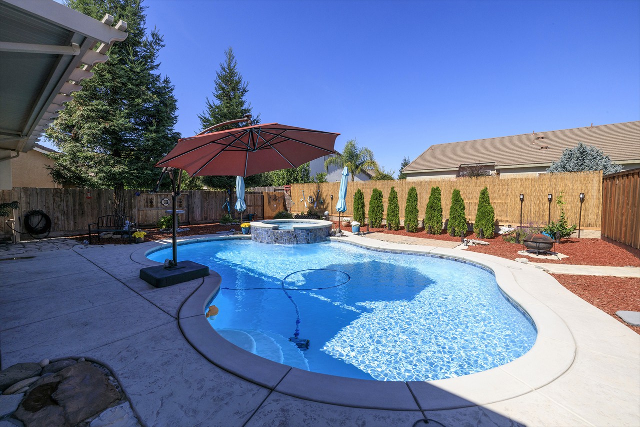 5 Bed 3 Bath 2498 Sq.Ft. on.2242 Acre $711,000