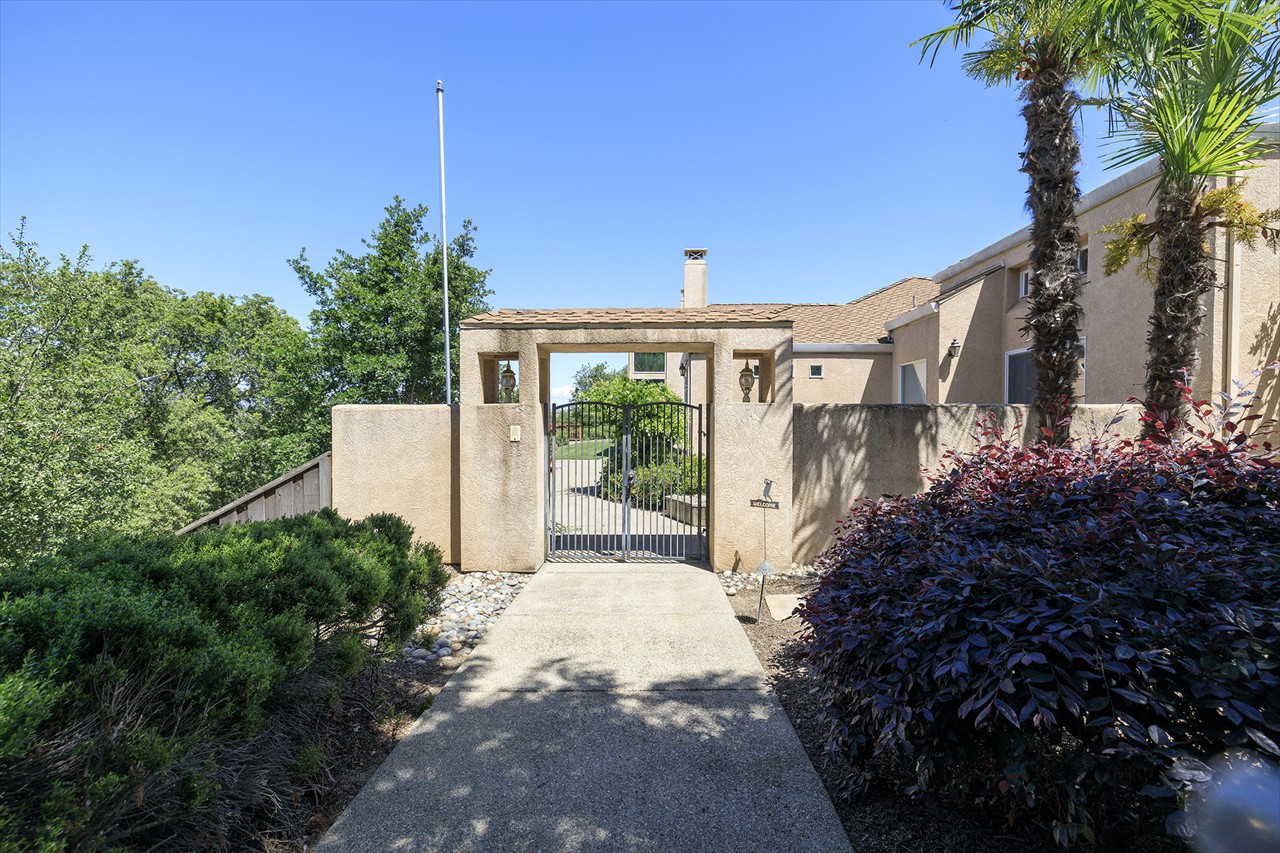10012 Country Oak Court, Oakdale CA 95361