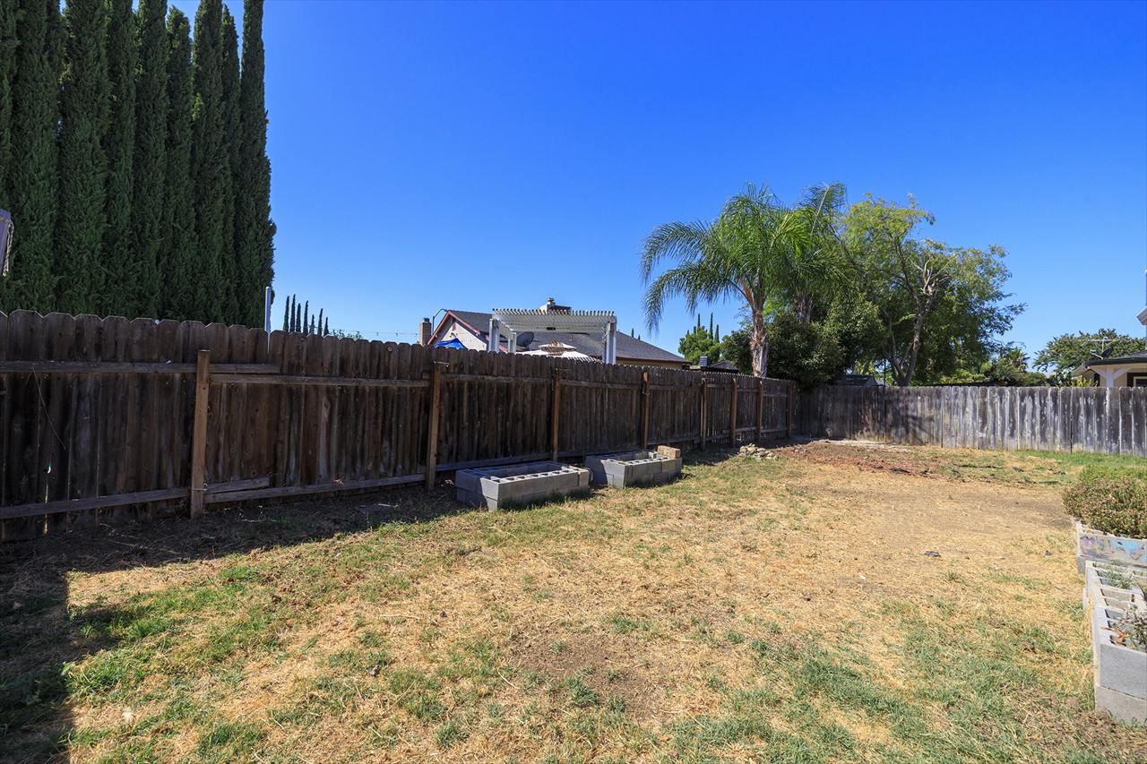 3 Bed 2 Bath 1180 Sq Ft on .1299 Acre