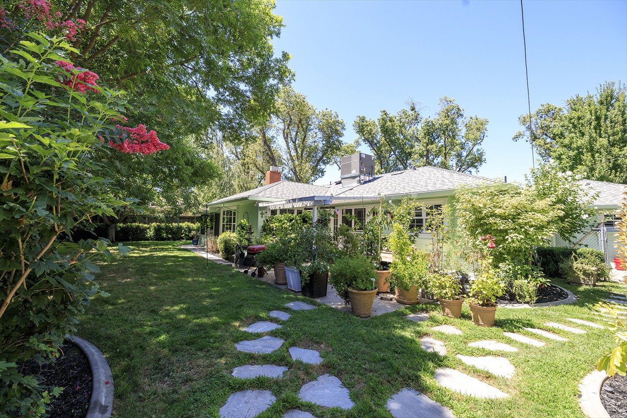 2-3 Bed 2 Bath 1492 Sq.Ft. on .2135 Acre $575,000