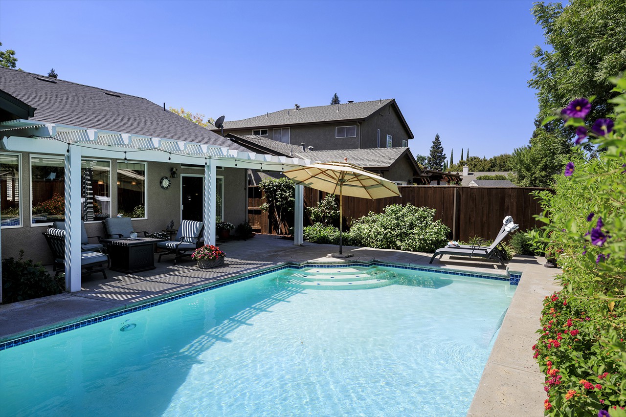 4 Bed 3 Bath 2319 Sq Ft on .1676 Ace