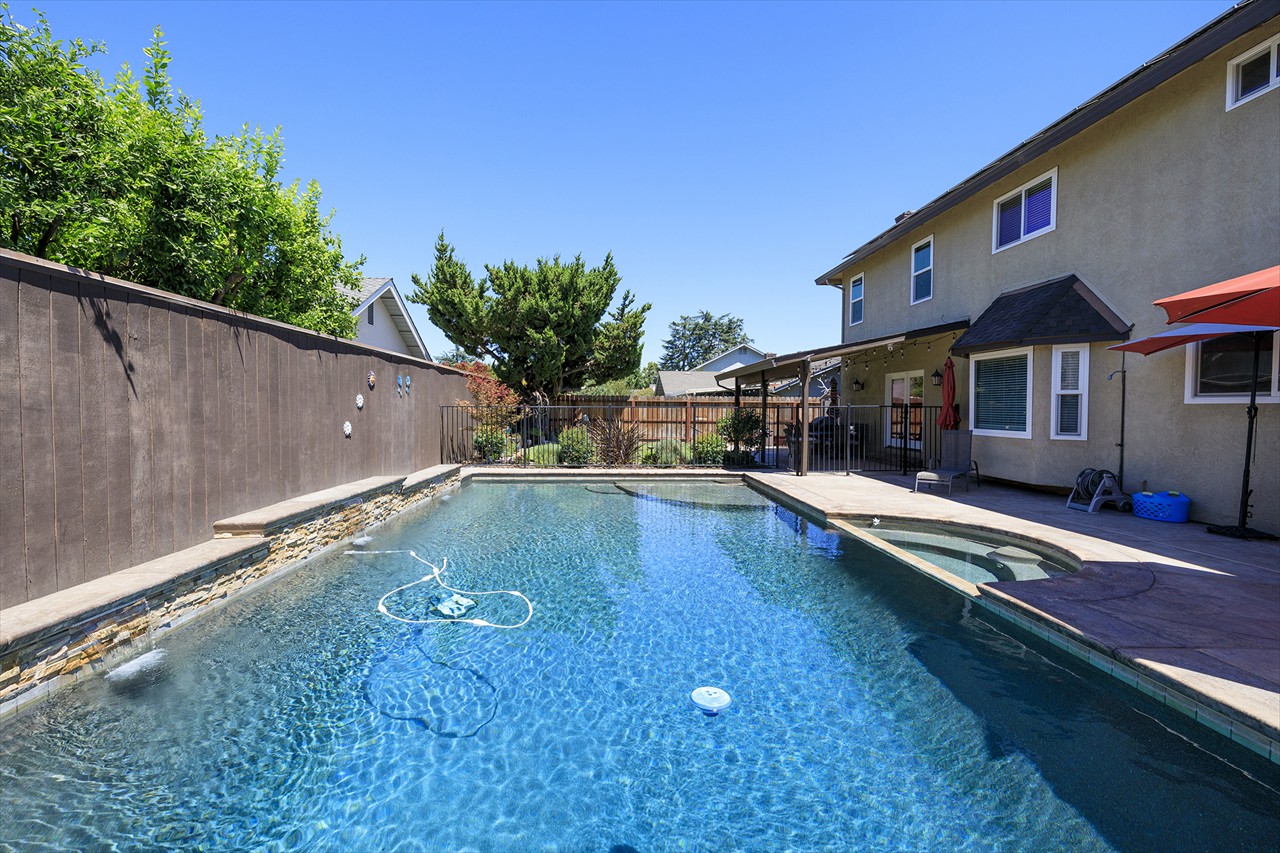 5 Bed 3 Bath 3351 Sq Ft on .21 Acre $805,000