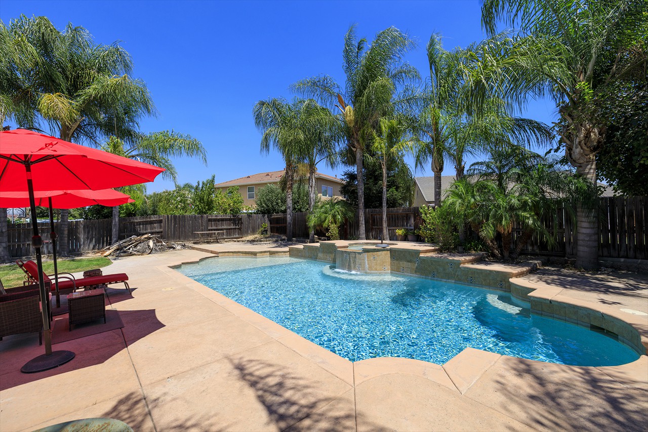 5 Bed 3 Bath 2774 Sq Ft on .2194 Acre $615,000