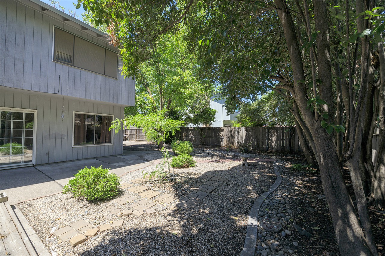 4 Bed 2.5 Bath  1226 Sq Ft on .1584 Acre $489,000