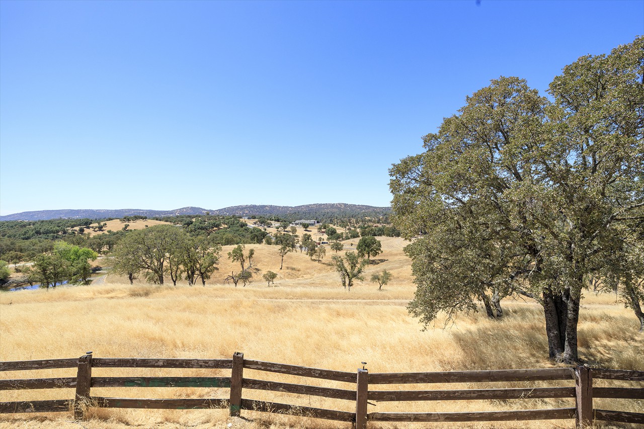 3 Bed 2.5 Bath 1976 Sq Ft on 20.11 Acres $725,000