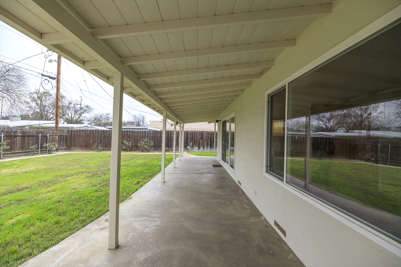 3 Bed 2 Bath 1901 Sq Ft on .1977 Acre $475,000