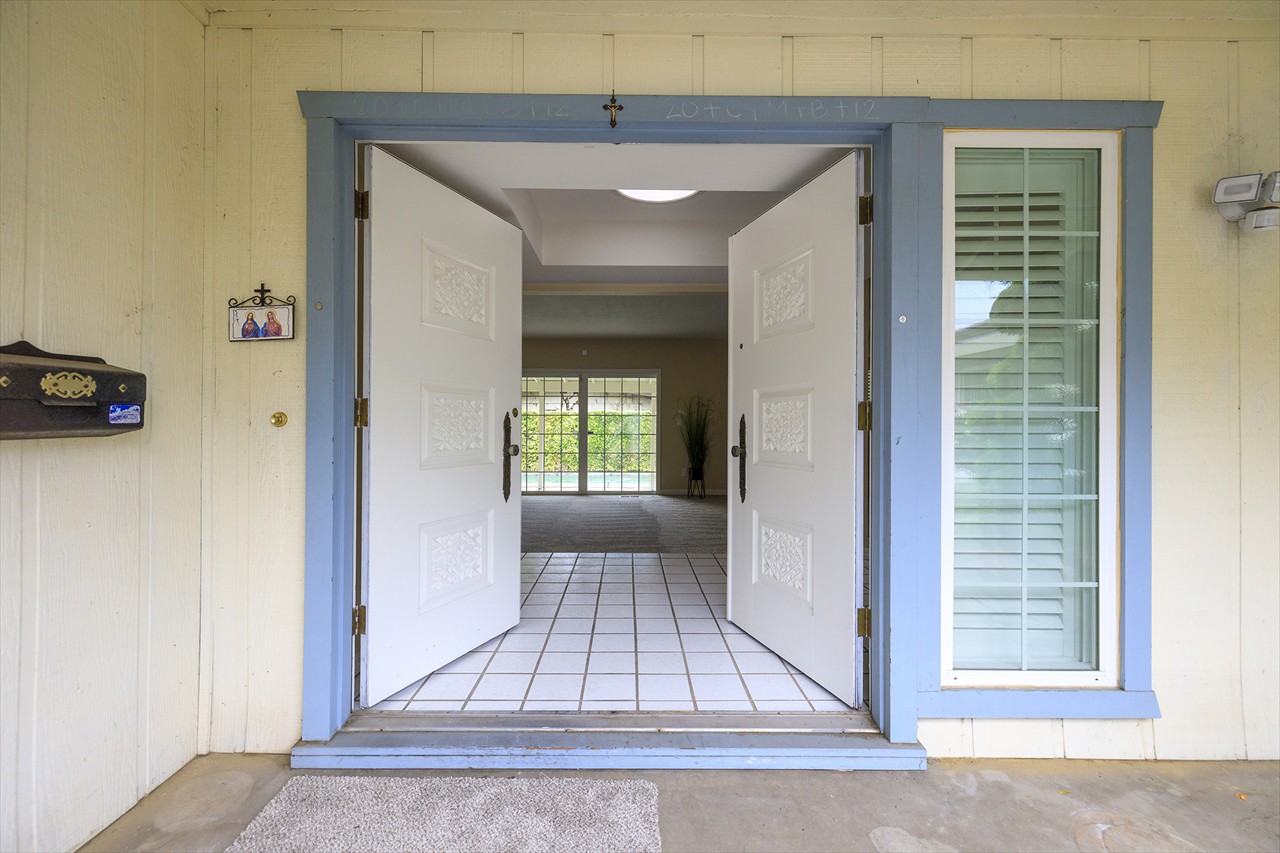 302 Leveland Lane, Modesto CA 95350