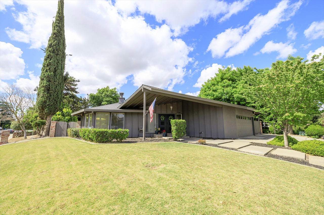 3 Bed 2 Bath 2000 Sq.Ft. on .2029 Acres