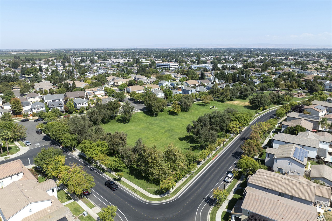 3-4 Bed 3 Bath 3120 Sq Ft on .17387 Acre $749,000