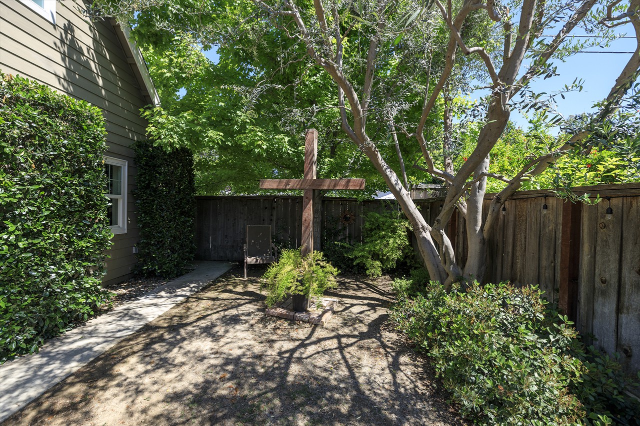 3 Bedroom 2 Bathrooms 1588 Sq Ft + ADU $ 695,900