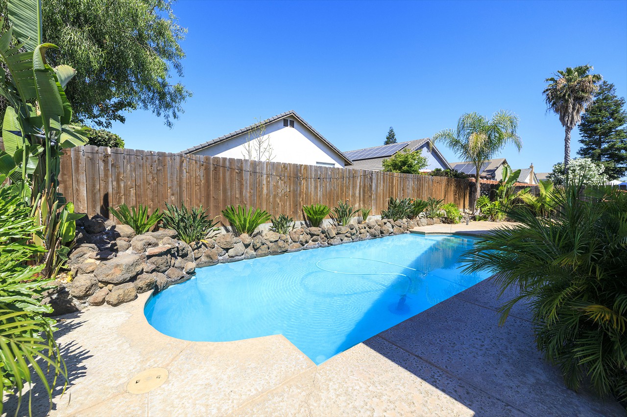 4 Bed 2 Bath 1730 Sq.Ft. on.1405 Acre $672,000