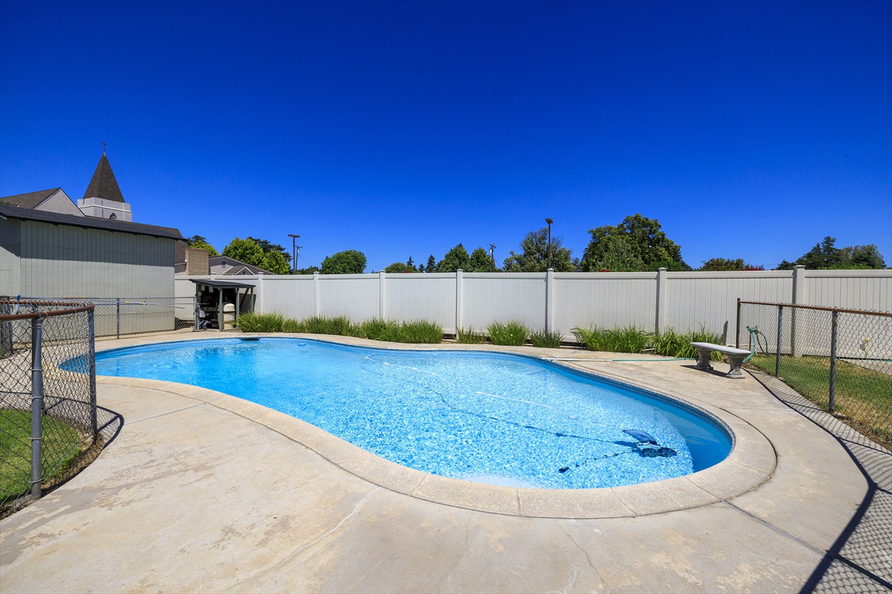 5 Bed 2 Bath 2166 Sq Ft on .28 Acre 