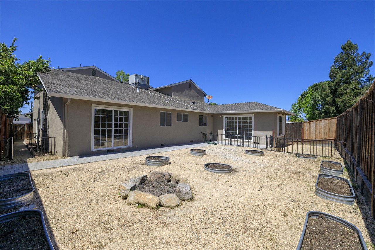 5 Bed 4 Bath 3517 Square Feet $1,649,995