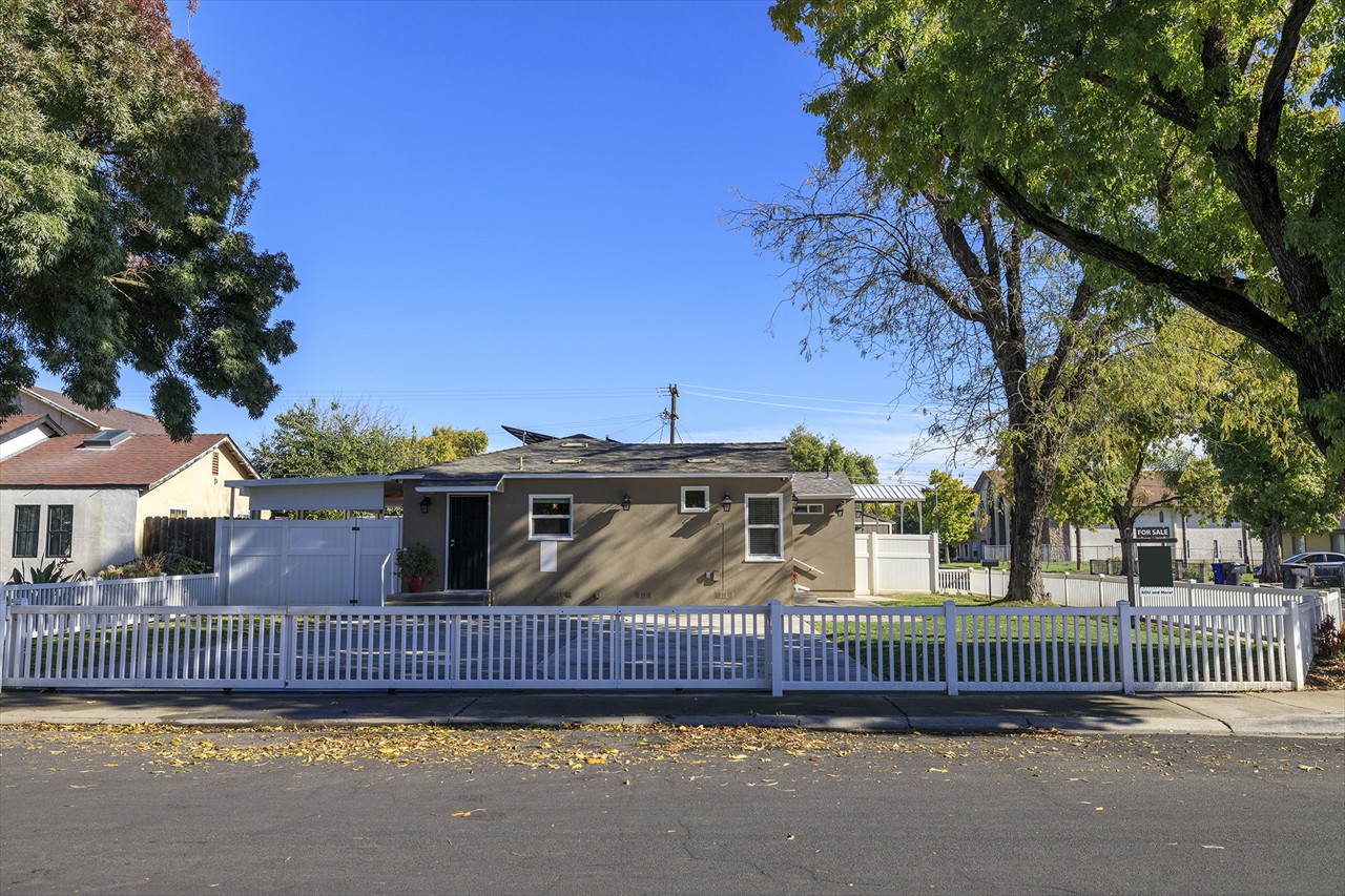 2 Bed 2 Bath + ADU 1256 Sq Ft on .2381 Acre $525,000