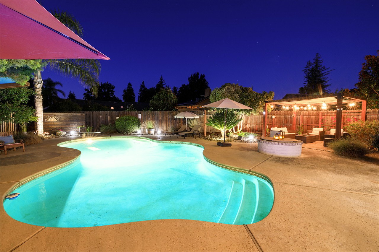 4 Bed 3 Bath 2258 Sq Ft on .2011 Acre $649,900 4 Bed 3 Bath 2258 Sq Ft on .2011 Acre $649,900