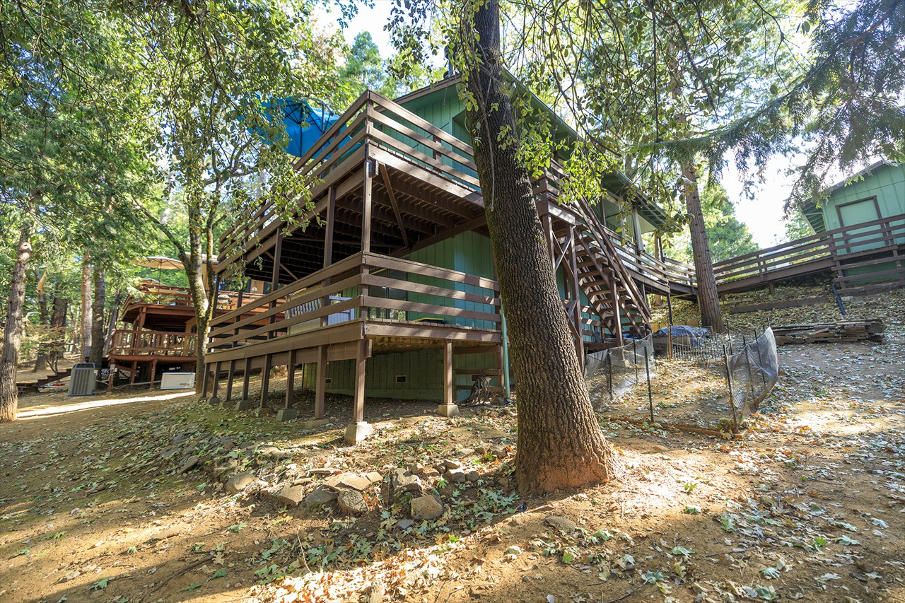 3 Bed 2 Bath 1440 Sq Ft on .2194 Acre $349,000