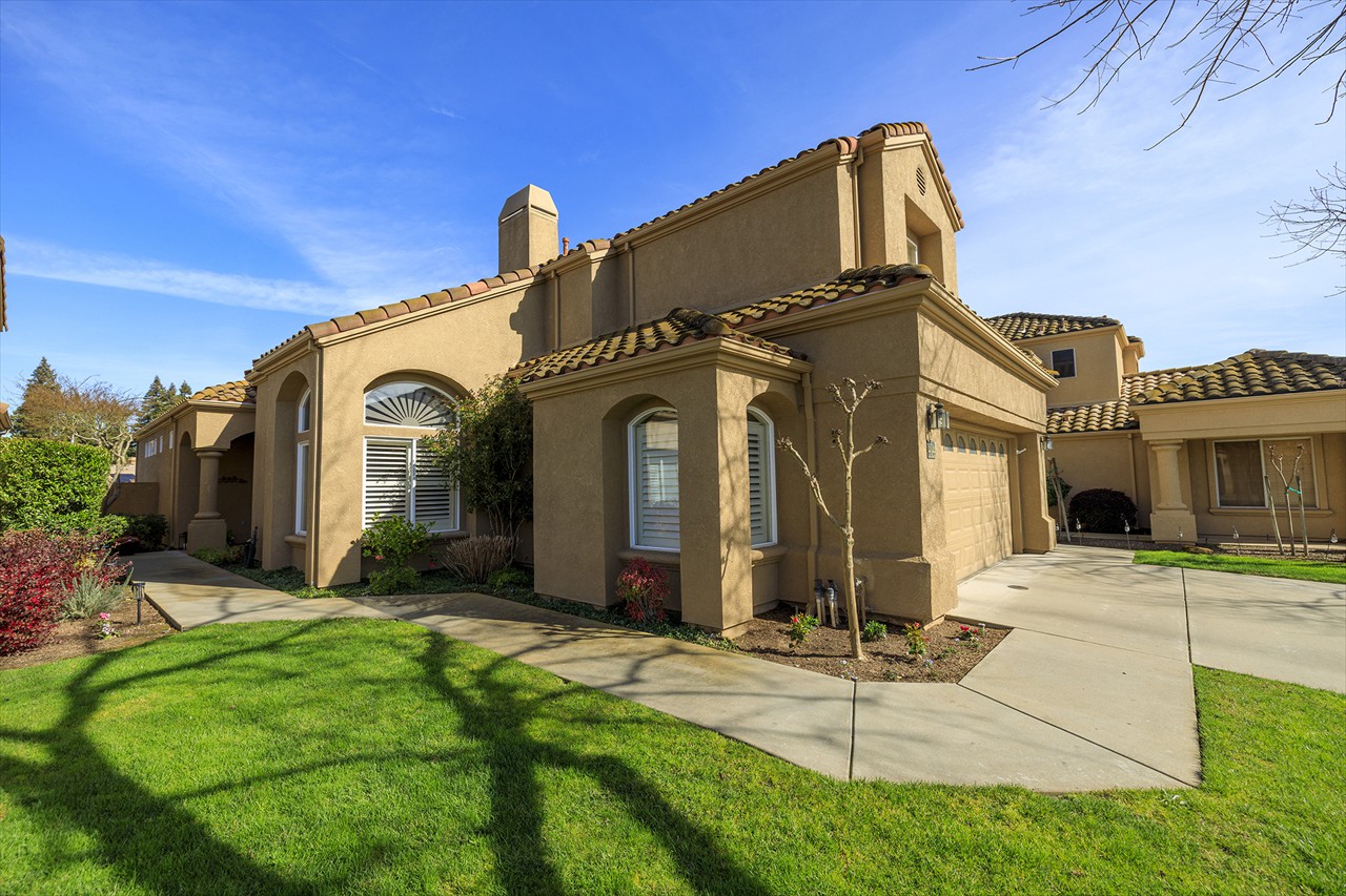 3 Bed 2.5 Bath 2409 Sq Ft on .1194 Acre $725,000