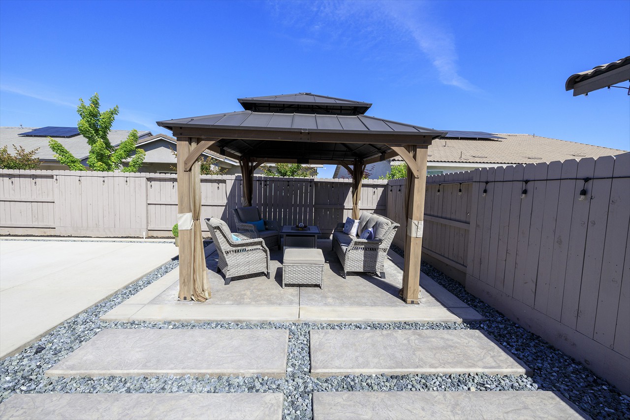 3 Bed 2 Bath 1828 Sq Ft on .1326 Acre 639,990