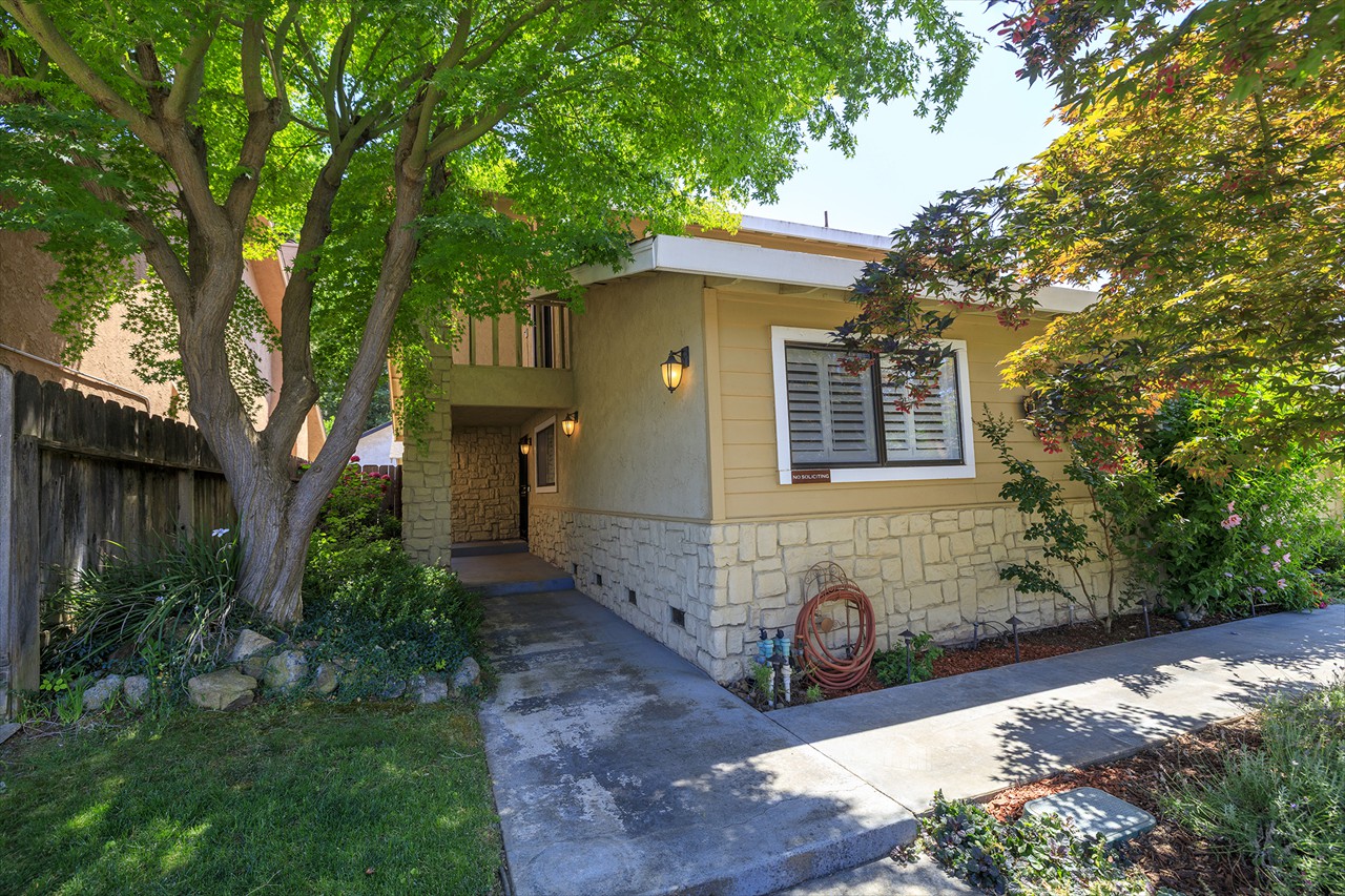 1127 River Bluff Drive, Oakdale CA 95361
