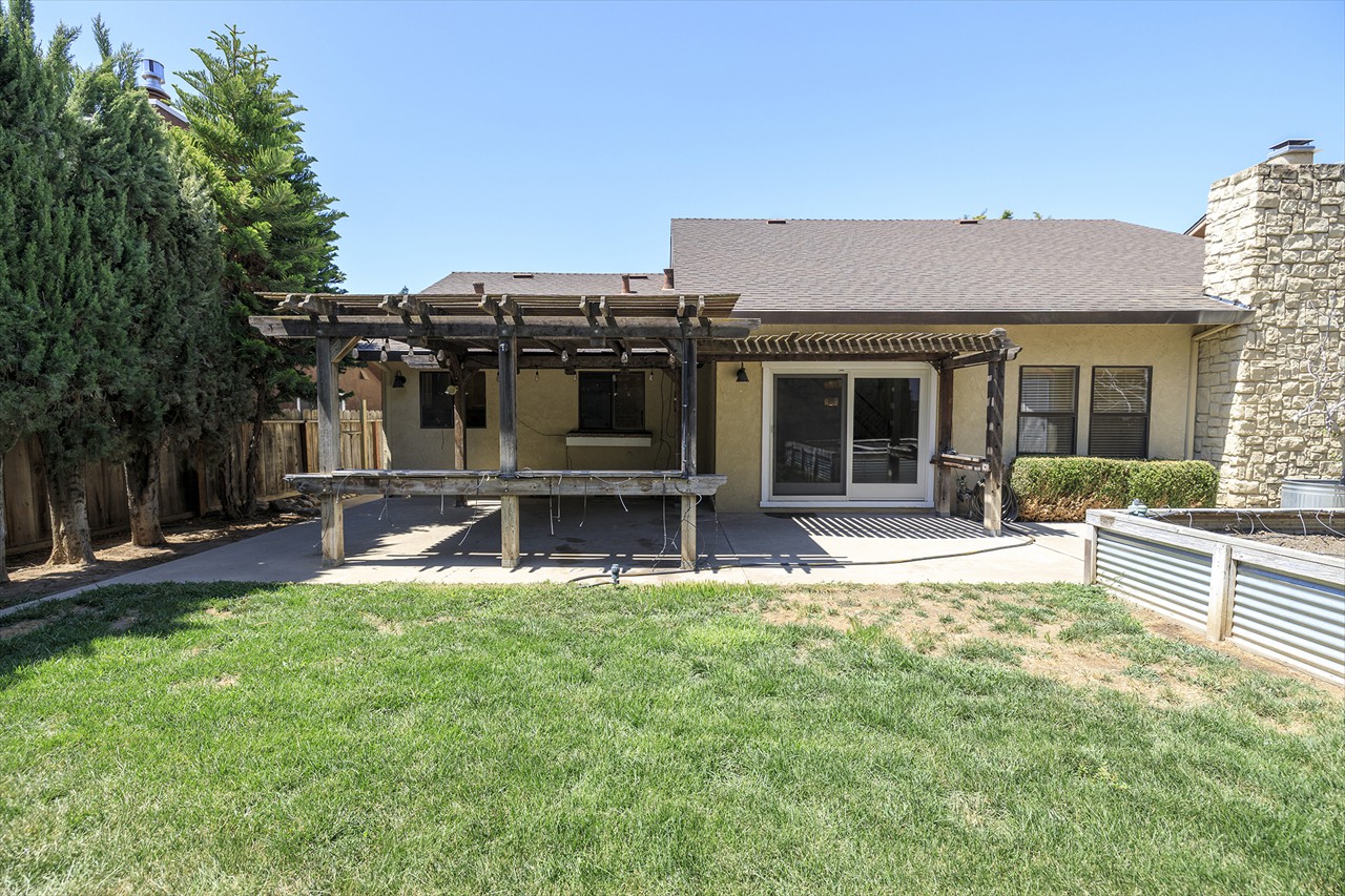 3 Bed 2 Bath 1967 Sq Ft on .14 Acre $569,900