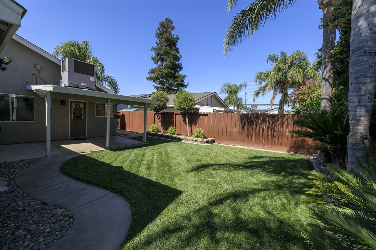 3 Bed 2 Bath 1628 Sq Ft on .1419 Acre $499,000