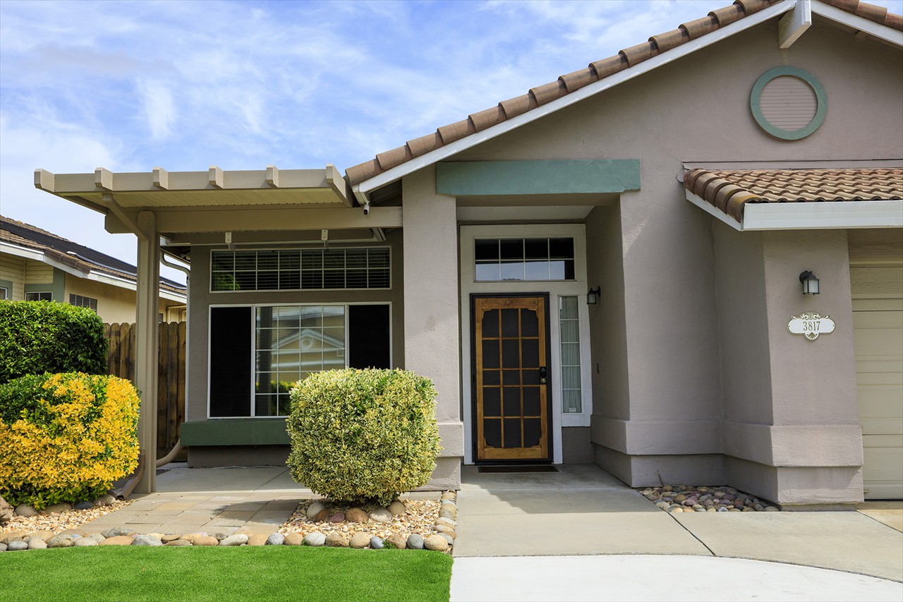 3-4 Bed 2 Bath 1810 Sq Ft on .1194 Acre 495,000