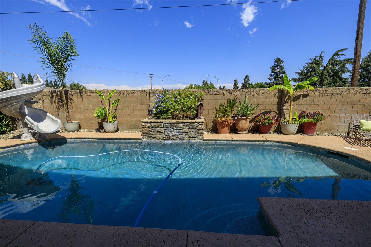 4 Bed 3 Bath 3737 Sq Ft on .1376 Acre 