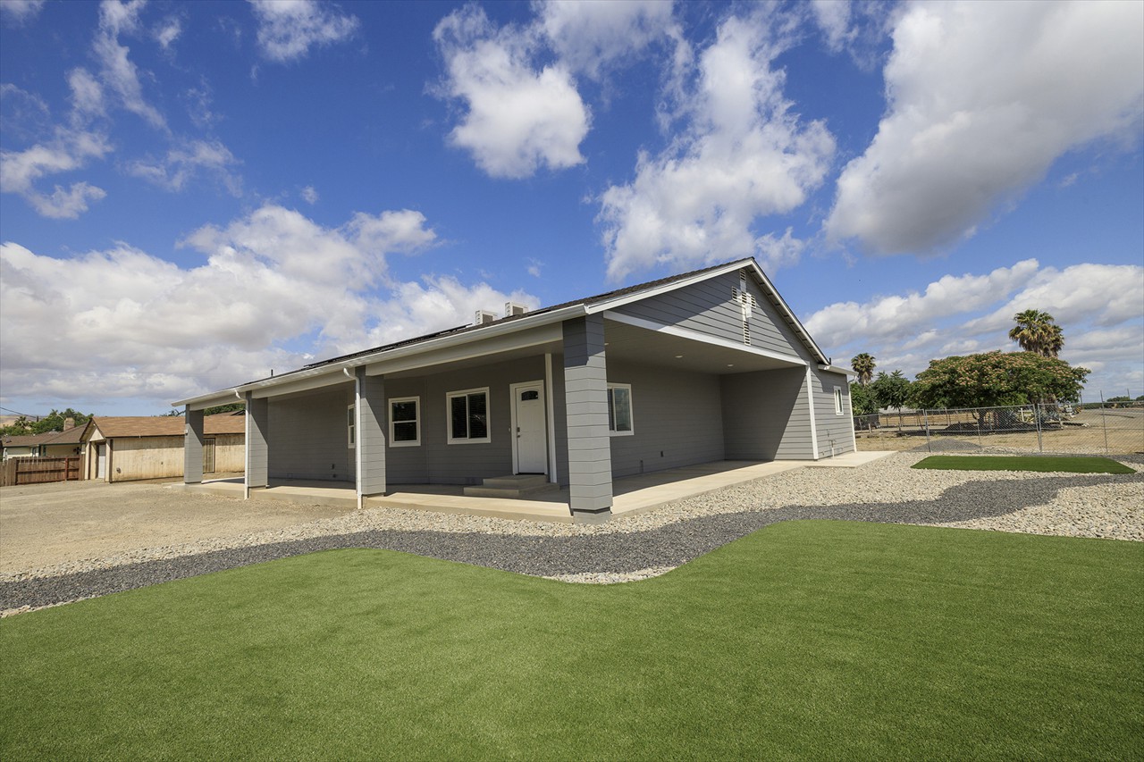 5 Bed 5 Bath, 1 Acre
