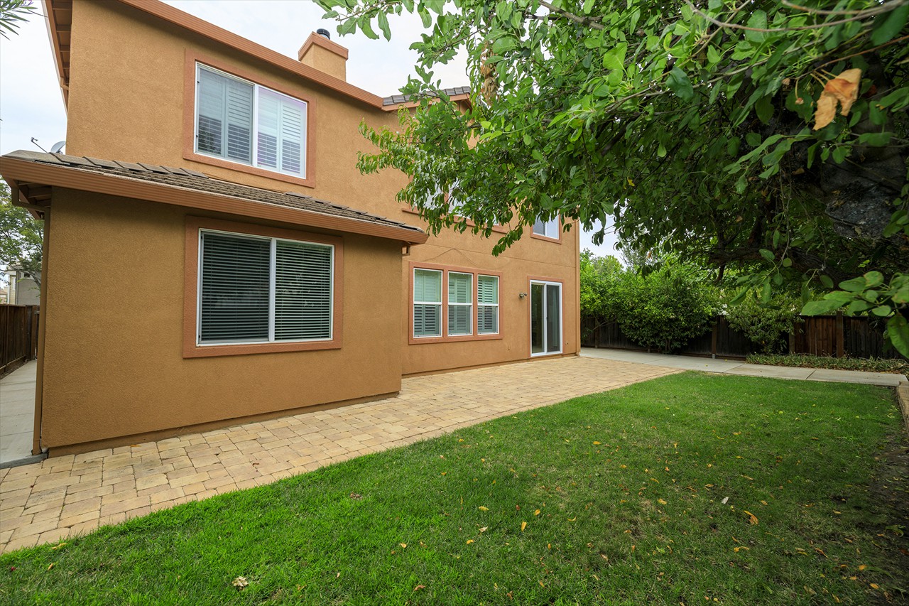 4 Bed 3 Bath 2527 Sq Ft on .1469 Acre