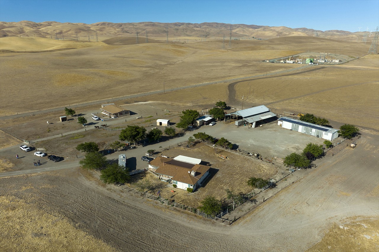 3 Bed 2 Bath 1500 Sq.Ft. on 136.336 Acres $2,500,000 3 Bed 2 Bath 1500 Sq.Ft. on 136.336 Acres $2,500,000