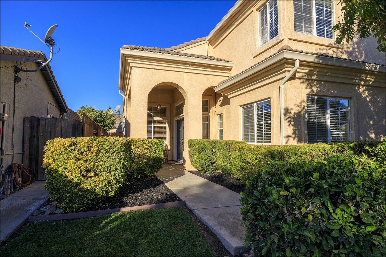2121 Paramont Way, Modesto CA 95355